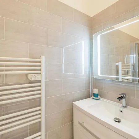 Apartment Beautiful Two Bedroom Near Croisette Cannes